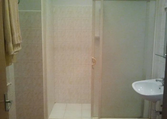 לינה וארוחת בוקר Zemyn Upe