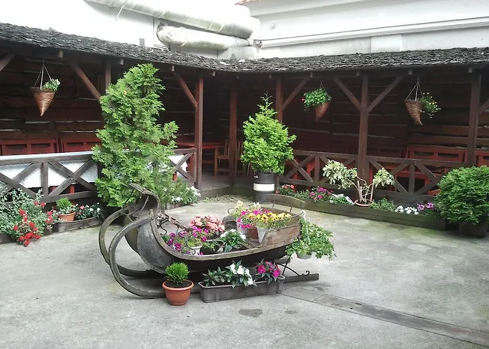 לינה וארוחת בוקר Zemyn Upe