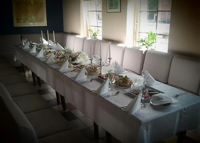 לינה וארוחת בוקר Zemyn Upe 2*