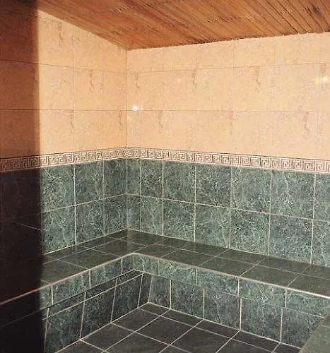 לינה וארוחת בוקר Zemyn Upe 2*